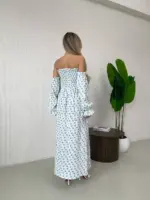 Довга муслінова сукня білого кольору в блакитну квітку