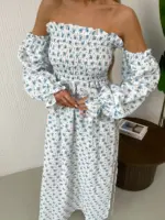 Довга муслінова сукня білого кольору в блакитну квітку