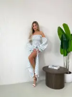 Довга муслінова сукня білого кольору в блакитну квітку