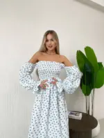 Довга муслінова сукня білого кольору в блакитну квітку