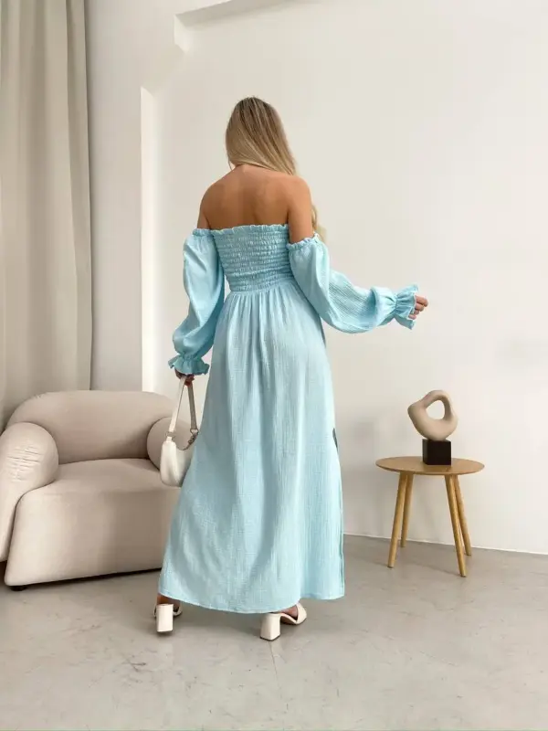 Довга муслінова сукня блакитного кольору