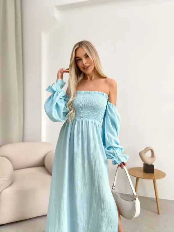Довга муслінова сукня блакитного кольору