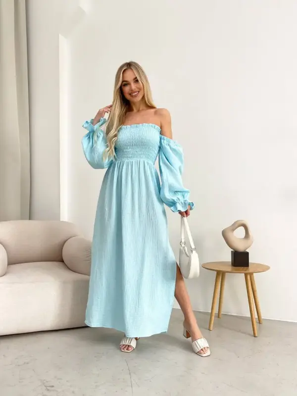 Довга муслінова сукня блакитного кольору