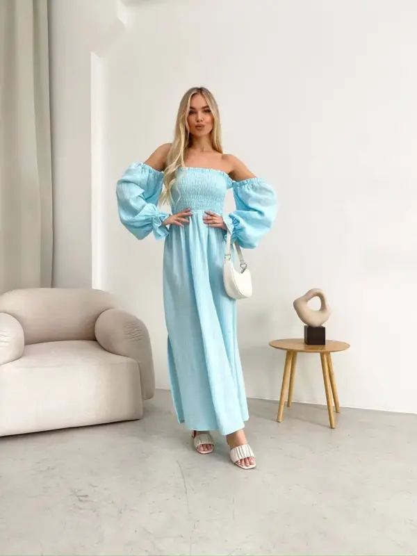 Довга муслінова сукня блакитного кольору