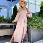 Довга муслінова сукня пудрового кольоруДовга муслінова сукня пудрового кольору