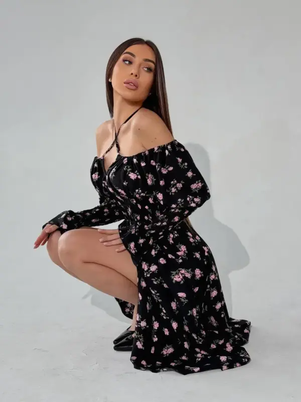 m525-2-pink-flowers-on-black (11) Cукня міді з принтом рожева квітка на чорному