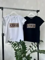 Футболка класична жіноча з принтом надпис на леопардовому фоні