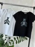 Футболка класична жіноча з принтом don't hug me