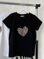 Футболка класична жіноча з принтом леопардове сердце