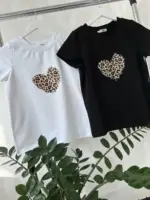 Футболка класична жіноча з принтом леопардове сердце