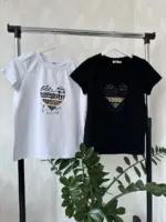 Футболка класична жіноча з принтом love is wild