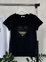 Футболка класична жіноча з принтом love is wild