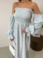 Довга муслінова сукня блакитного кольору в дрібну квітку