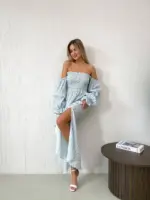 Довга муслінова сукня блакитного кольору в дрібну квітку