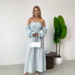 Довга муслінова сукня блакитного кольору в дрібну квітку