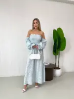 Довга муслінова сукня блакитного кольору в дрібну квітку