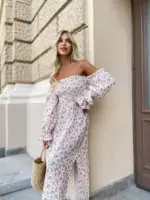 Довга муслінова сукня білого кольору в дрібну помаранчеву квітку