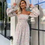 Довга муслінова сукня білого кольору в дрібну рожеву квітку