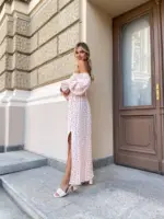 Довга муслінова сукня рожевого кольору в дрібну рожеву квітку