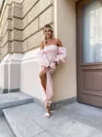 Довга муслінова сукня рожевого кольору в дрібну рожеву квітку