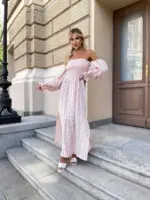 Довга муслінова сукня рожевого кольору в дрібну рожеву квітку