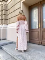 Довга муслінова сукня рожевого кольору в дрібну рожеву квітку