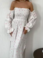 Довга муслінова сукня білого кольору в рожеві сердця