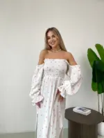 Довга муслінова сукня білого кольору в рожеві сердця