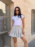 Футболка класична жіноча з принтом Just be білого кольору