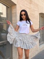 Футболка класична жіноча з принтом Just be білого кольору