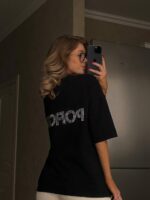 Футболка жіноча оверсайз з принтом Pofigizm чорного кольору