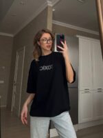 Футболка жіноча оверсайз з принтом Toxic чорного кольору