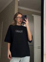 Футболка жіноча оверсайз з принтом Toxic чорного кольору