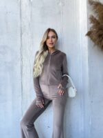 Костюм велюровий жіночий кольору мокко М530