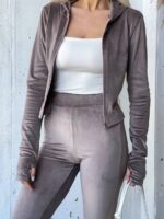 Костюм велюровий жіночий кольору мокко М530