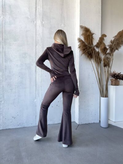 Костюм велюровий жіночий шоколадного кольору М530