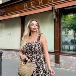 Костюм жіночий топ з баской лео та з білими шортами