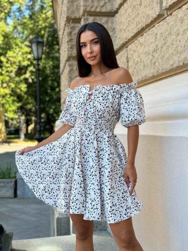 litnya-korotka-suknya-z-muslinu-bilogo-koloru-z-leopardovym-pryntom-m503-4 Літня коротка сукня з мусліну білого кольору з леопардовим принтом М503