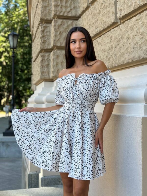 litnya-korotka-suknya-z-muslinu-bilogo-koloru-z-leopardovym-pryntom-m503-5 Літня коротка сукня з мусліну білого кольору з леопардовим принтом М503
