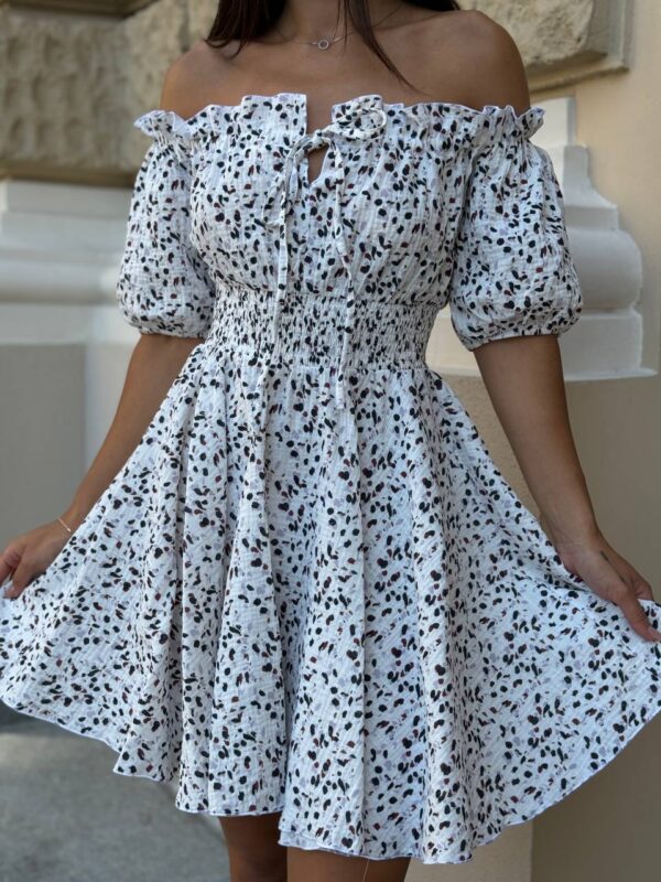 litnya-korotka-suknya-z-muslinu-bilogo-koloru-z-leopardovym-pryntom-m503-6 Літня коротка сукня з мусліну білого кольору з леопардовим принтом М503