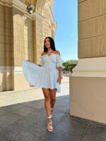 Літня коротка сукня з мусліну блакитного кольору в рожеву квітку М503