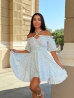 Літня коротка сукня з мусліну блакитного кольору в рожеву квітку М503