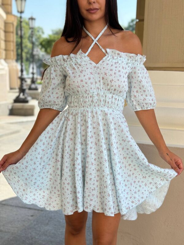 litnya-korotka-suknya-z-muslinu-blakytnogo-koloru-v-rozhevu-kvitku-m503-5 Літня коротка сукня з мусліну блакитного кольору в рожеву квітку М503