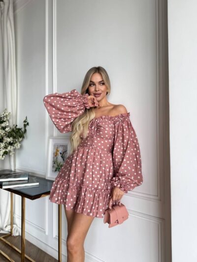 Літня сукня з штапелю пудрового кольору — принт горох