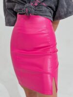 Спідниця з екошкіри малинового кольору М441