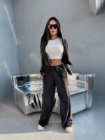 Велюровий жіночий костюм чорного кольору з кантами