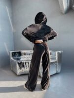 Велюровий жіночий костюм чорного кольору з кантами