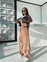 Велюровий жіночий костюм коричневого кольору з кантом