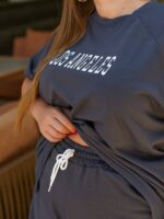 Жіночий спортивний костюм з шортами кольору графіт