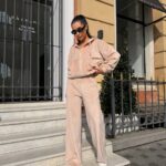 Жіночий велюровий костюм бежевого кольору М504